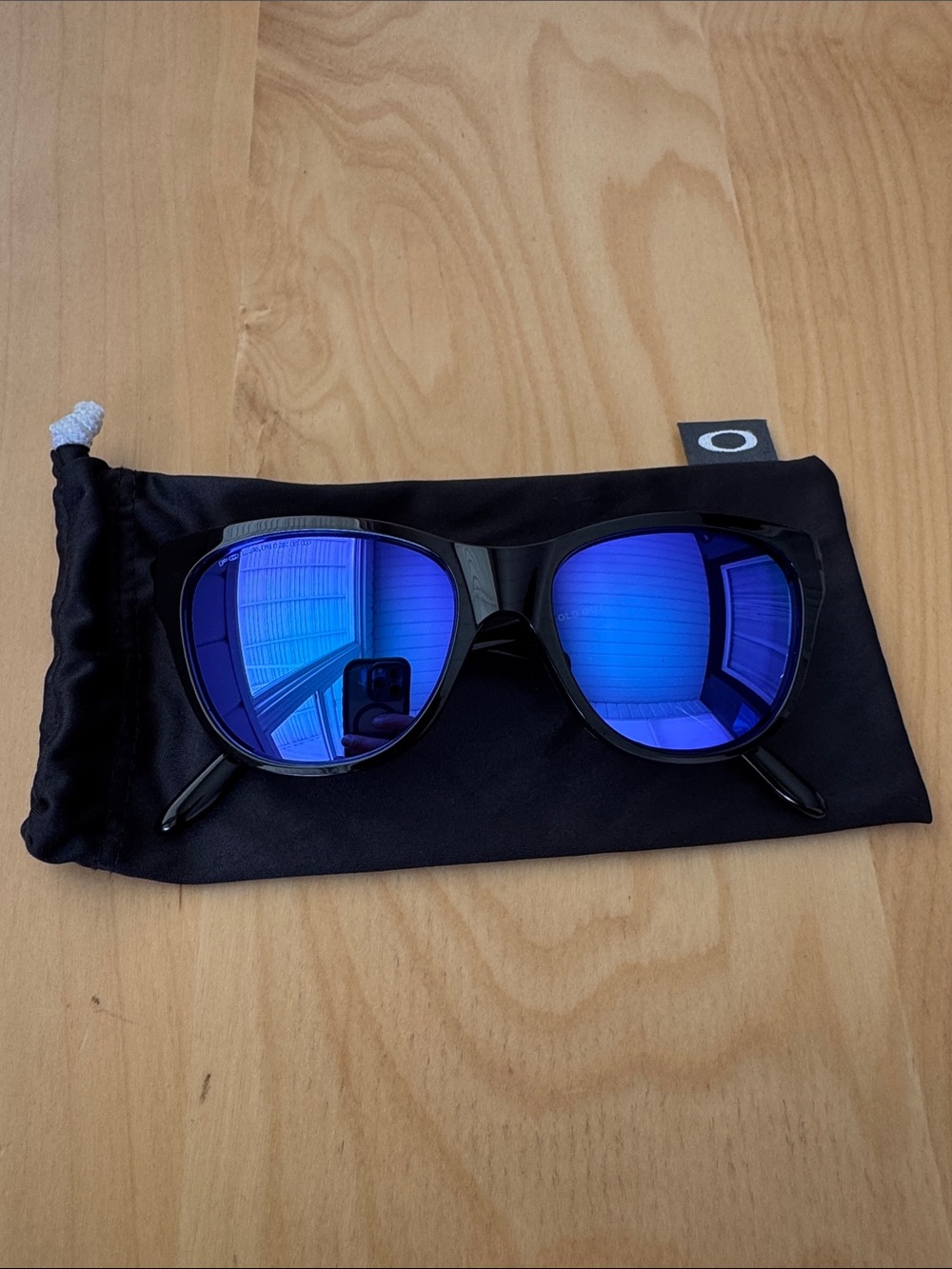 Oakley Women’s Hold Out: Violet Iridium Polarized Lenses